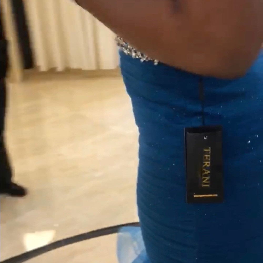 PROM DRESSSS!!!! - Picture 4 of 4